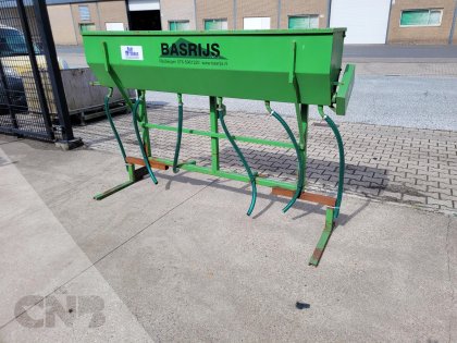 Basrijs rijenstrooier